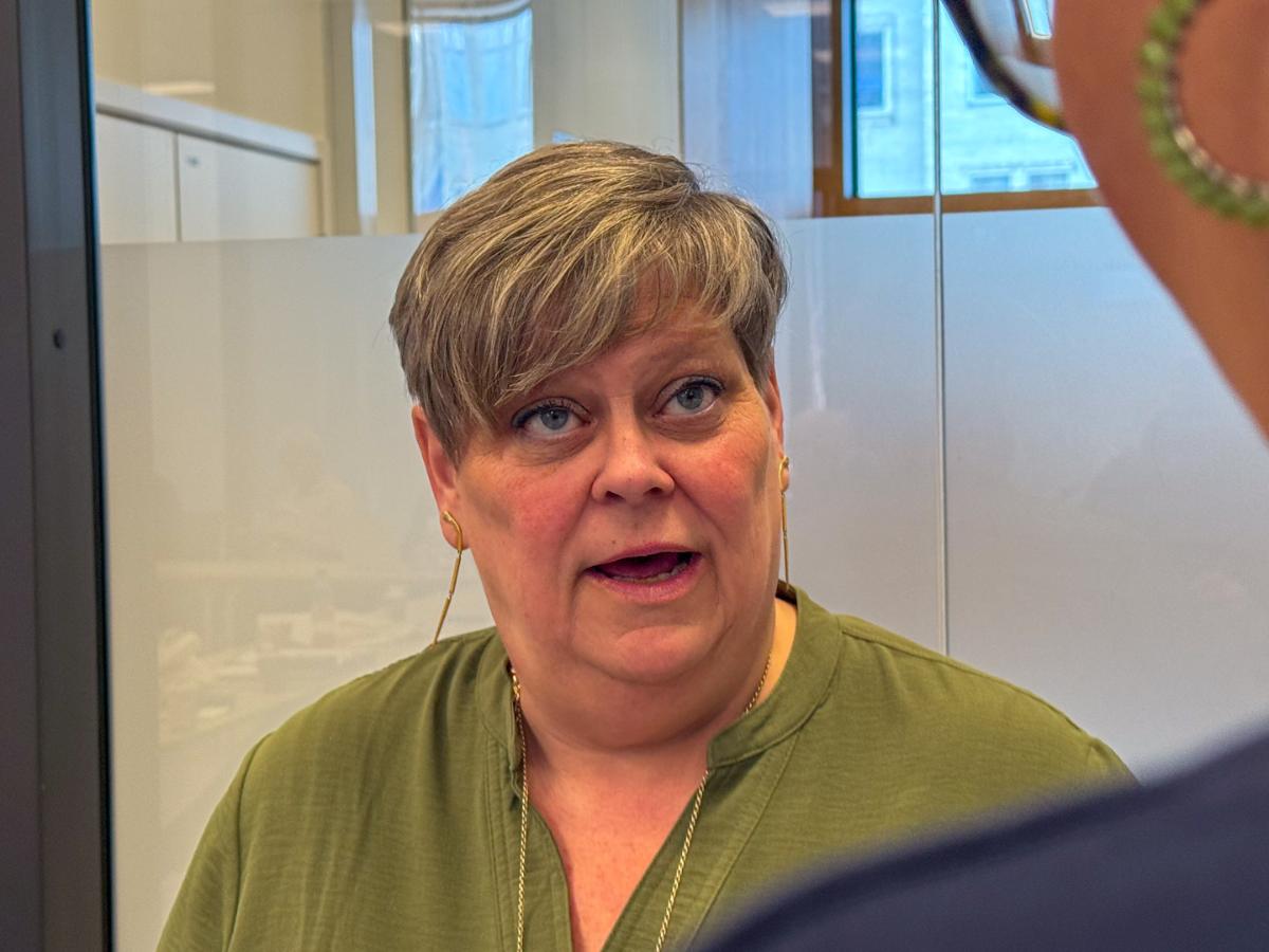 260324_ILPs inspirasjonsdag-1788.jpg DAme i grønn skjorte. Orfdører i Harstad, Else Marie Stenhaug.